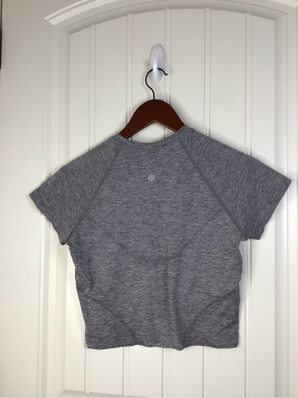 Lululemon Swiftly Tech Cropped Short Sleeve Top in Grey Size 8. - Picture 5 of 5